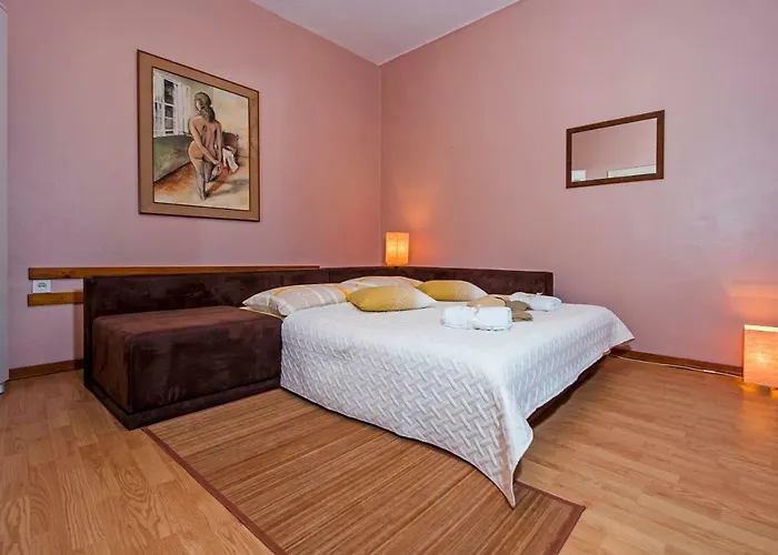 Stela - One Bedroom Ρόβινι