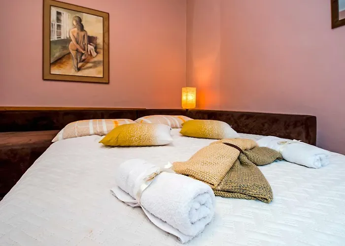 Stela - One Bedroom *