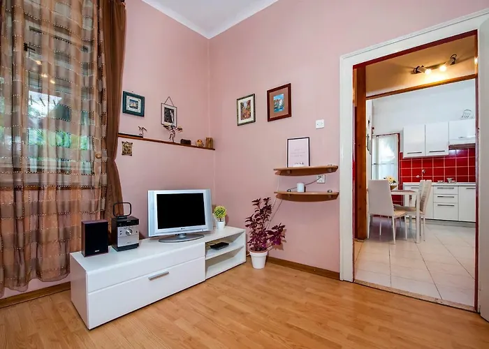 Stela - One Bedroom Ρόβινι