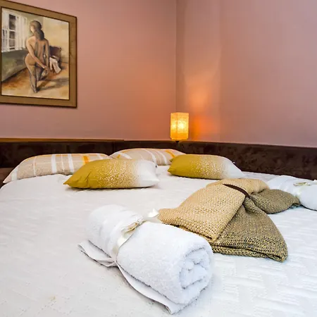 Stela - One Bedroom Apartment *