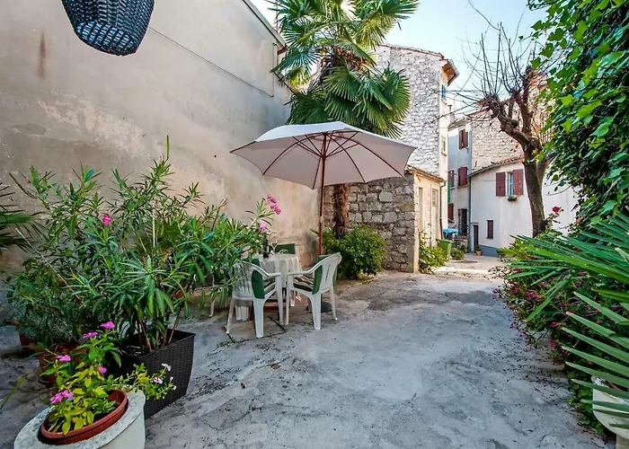 Stela - One Bedroom Apartment